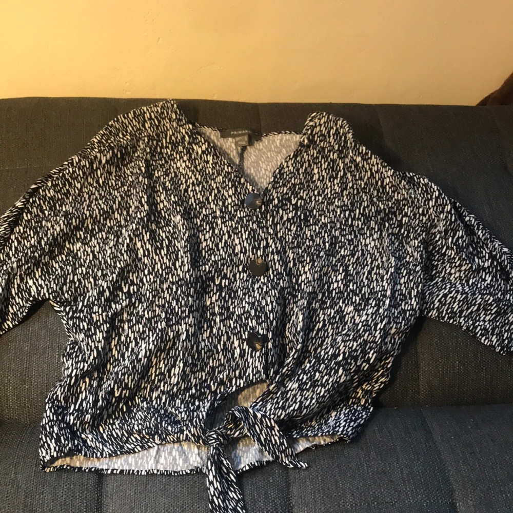 Quarter length sleeve top